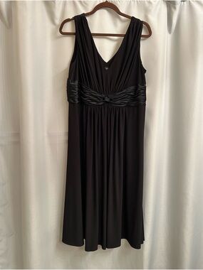 Jones New York Black V-Neck Midi Dress with Ruched Waist